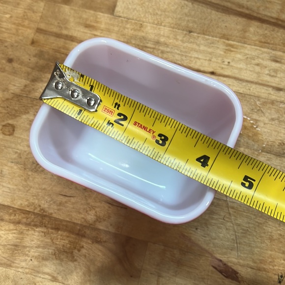 Small red Pyrex fridge keeper - Picture 4 of 5